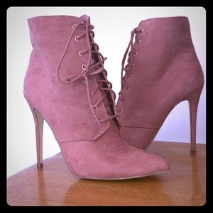 NEW in box. Stunning High Heel Boots! Size12 🎈